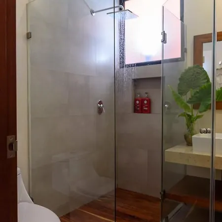 Privada En Cerrada Con Piscina Y Gym. Hotel