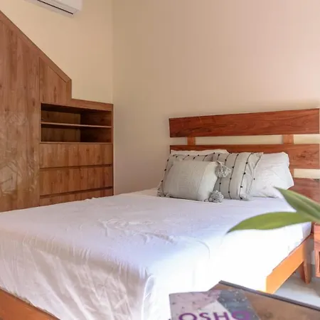 Hotel Privada En Cerrada Con Piscina Y Gym.
