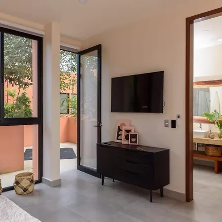 Privada En Cerrada Con Piscina Y Gym. Tulum