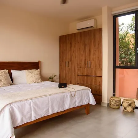 Privada En Cerrada Con Piscina Y Gym.