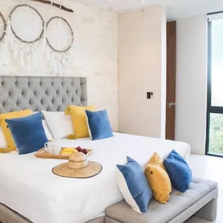 Spacious Ph. Amazing Roof-top Pool.near Beach/town Apartment *