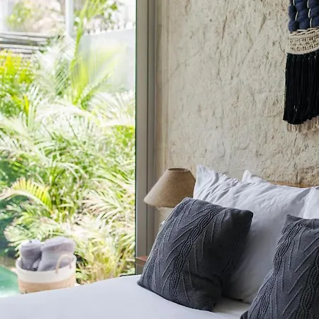 Laid Back In Tropical Vibe Apt Private Pool Apartment