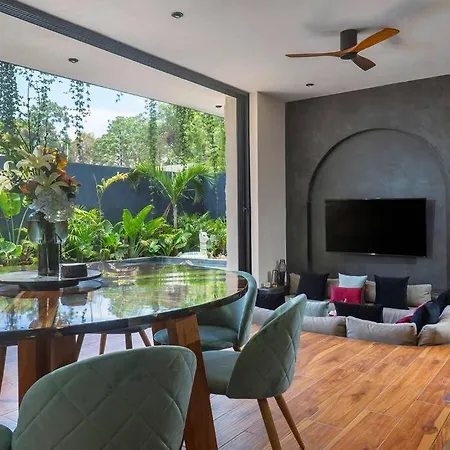 Villa Maison Siscolino 4bdrm W/ Swimup & Rooftop Pools