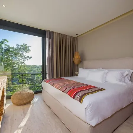 Beyond Amazing 3bd 2br/ Balcony *
