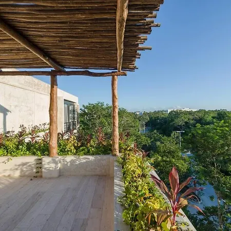 Beyond Amazing 3bd 2br/ Balcony *