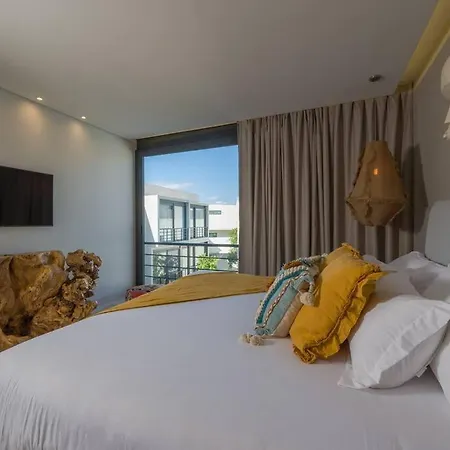 Beyond Amazing 3bd 2br/ Balcony *