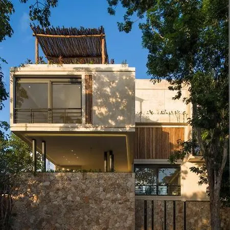 Beyond Amazing 3bd 2br/ Balcony