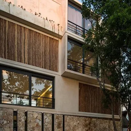 Beyond Amazing 3bd 2br/ Balcony *