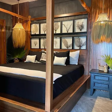 Casa Tolok In Beachfront Villa *