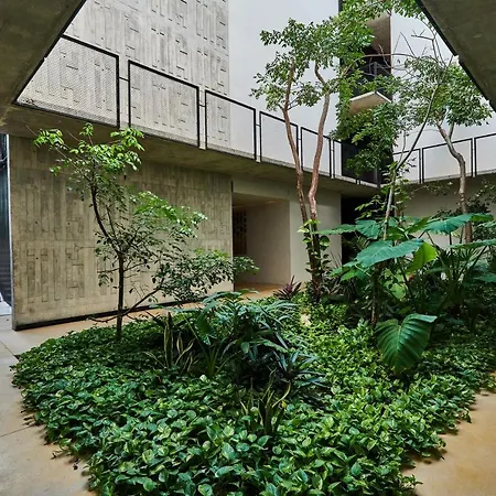 Bond - Centric & Private Plunge Pool & Club Access Apartment *