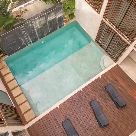 2br, 2 Pools, Gym, 15min From