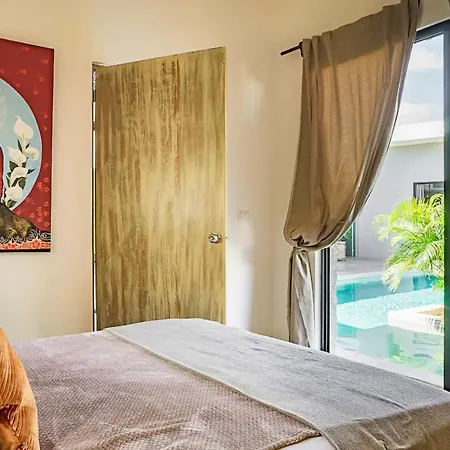 Holiday home Casa Lou, Large House And Pool, Beach Club Access