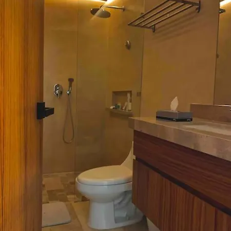 Jungle Retreat With 2 Pools & Private Access *