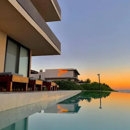 Jungle Retreat With 2 Pools & Private Access