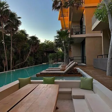Apartment Jungle Retreat With 2 Pools & Private Access *