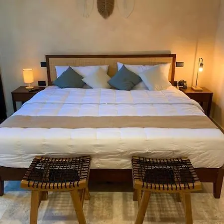 Apartment Jungle Retreat With 2 Pools & Private Access *
