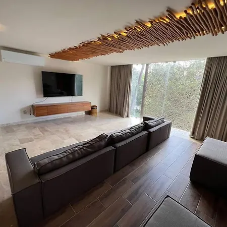 Join The Tuluminati Tribe! Modern & Cozy Apartment