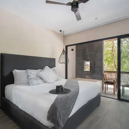 20 Guests 5 Min Beach+rooftop Pool Jacuzzi Tulum