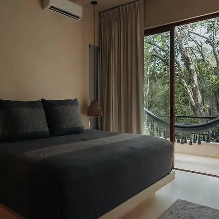 Jungle Luxe: Private Hottub, Terrace - Holistika Apartment