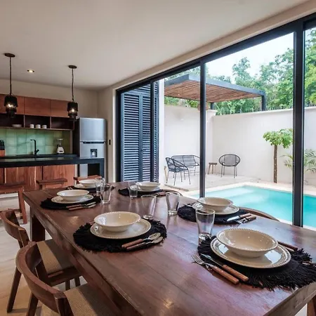 Premium House In A Gated Community Of La Veleta With 2 Private Pools, Backyard And Outdoor Seating