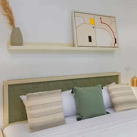2 Bedroom + Private Pool And Roof Top Terrace Apartment