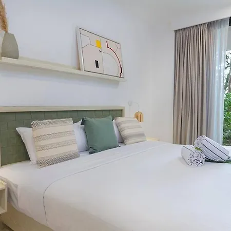 2 Bedroom + Private Pool And Roof Top Terrace *