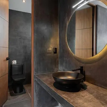 Luxury 3br House Rooftop Pool In Prime Area Holiday home