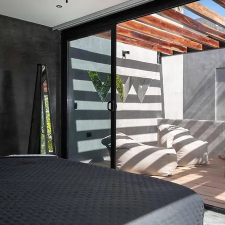 Holiday home Luxury 3br House Rooftop Pool In Prime Area *