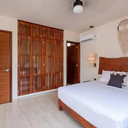 Premium House In A Gated Community Of La Veleta With 2 Private Pools, Backyard And Outdoor Seating Holiday home