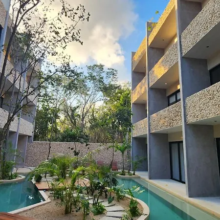 Con Terraza, Pileta Y Bano Completo
