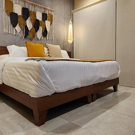 Con Terraza, Pileta Y Bano Completo *