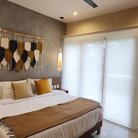 Con Terraza, Pileta Y Bano Completo * Tulum
