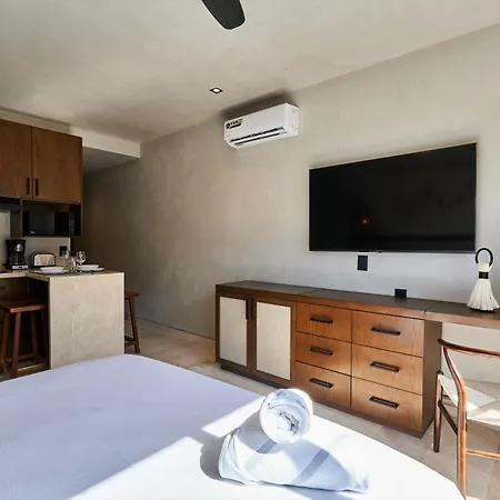 Charming Studio In The Heart Of With Private Balcony, Swimming Pool, Outdoor Seating & Kid's Area Apartment Tulum