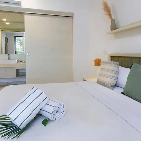 Apartment 2 Bedroom + Private Pool And Roof Top Terrace