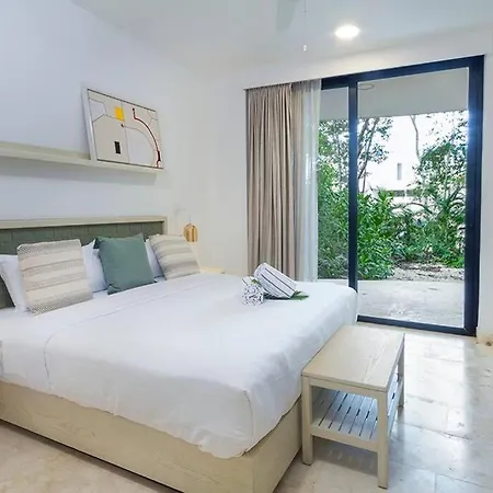 Apartment 2 Bedroom + Private Pool And Roof Top Terrace *