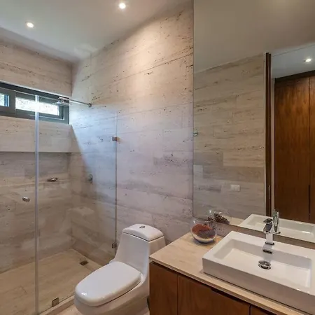 New 2 Bd With Private Balcony Apartment *