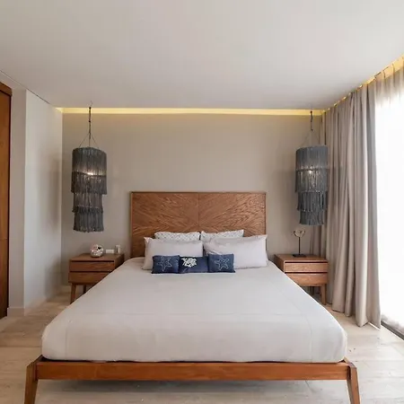 New 2 Bd With Private Balcony *