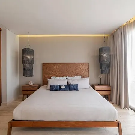 New 2 Bd With Private Balcony Apartment *