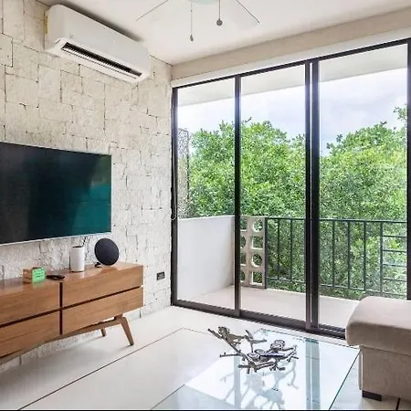 Spacious Ph. Amazing Roof-top Pool.near Beach/town *