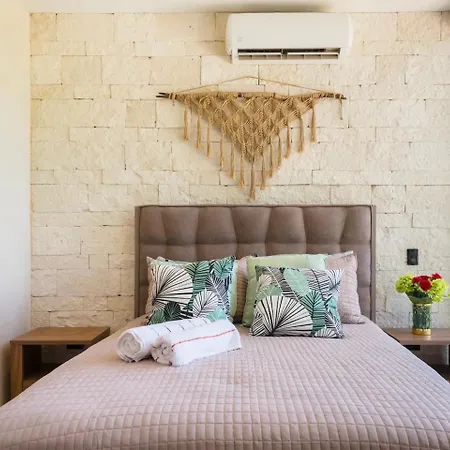 Spacious Ph. Amazing Roof-top Pool.near Beach/town Tulum