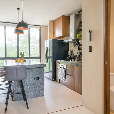 Spacious Ph. Amazing Roof-top Pool.near Beach/town *