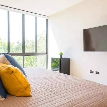 Spacious Ph. Amazing Roof-top Pool.near Beach/town *