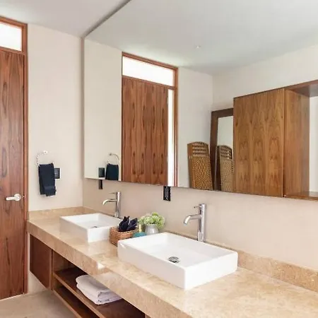 Spacious Ph. Amazing Roof-top Pool.near Beach/town Apartment Tulum