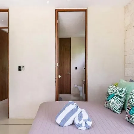 Spacious Ph. Amazing Roof-top Pool.near Beach/town Apartment Tulum