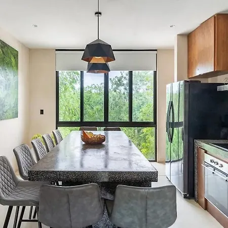 Spacious Ph. Amazing Roof-top Pool.near Beach/town