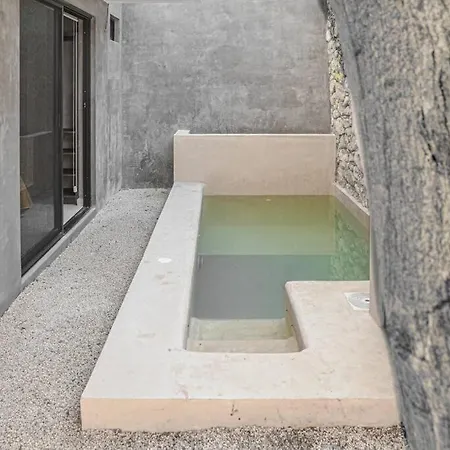 Boho Bliss: 2 Bd W/ Private Pool Apartment *