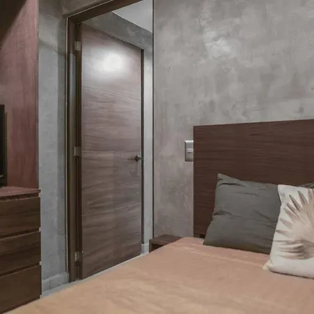 Boho Bliss: 2 Bd W/ Private Pool Apartment *