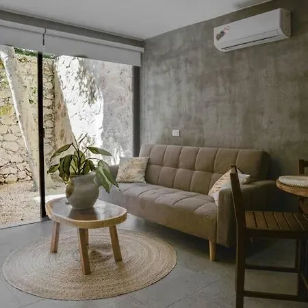 Boho Bliss: 2 Bd W/ Private Pool *