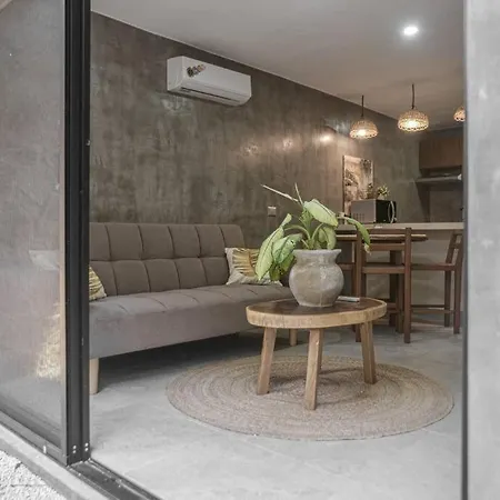 Boho Bliss: 2 Bd W/ Private Pool Apartment *