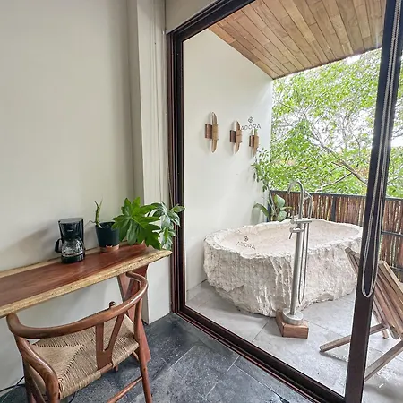 Jungle Beach Sanctuary: Luxury Living *